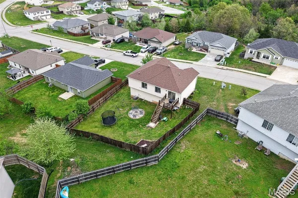 $290,000 | 105 Sandstone Drive, St. Robert, MO 65584