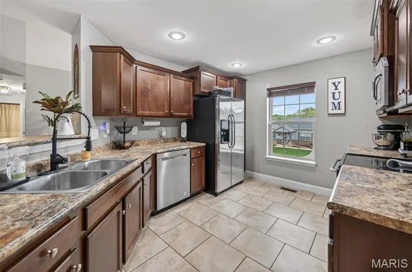 $290,000 | 105 Sandstone Drive, St. Robert, MO 65584