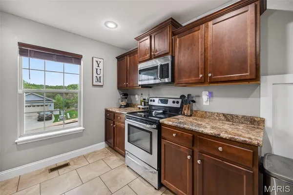 $290,000 | 105 Sandstone Drive, St. Robert, MO 65584