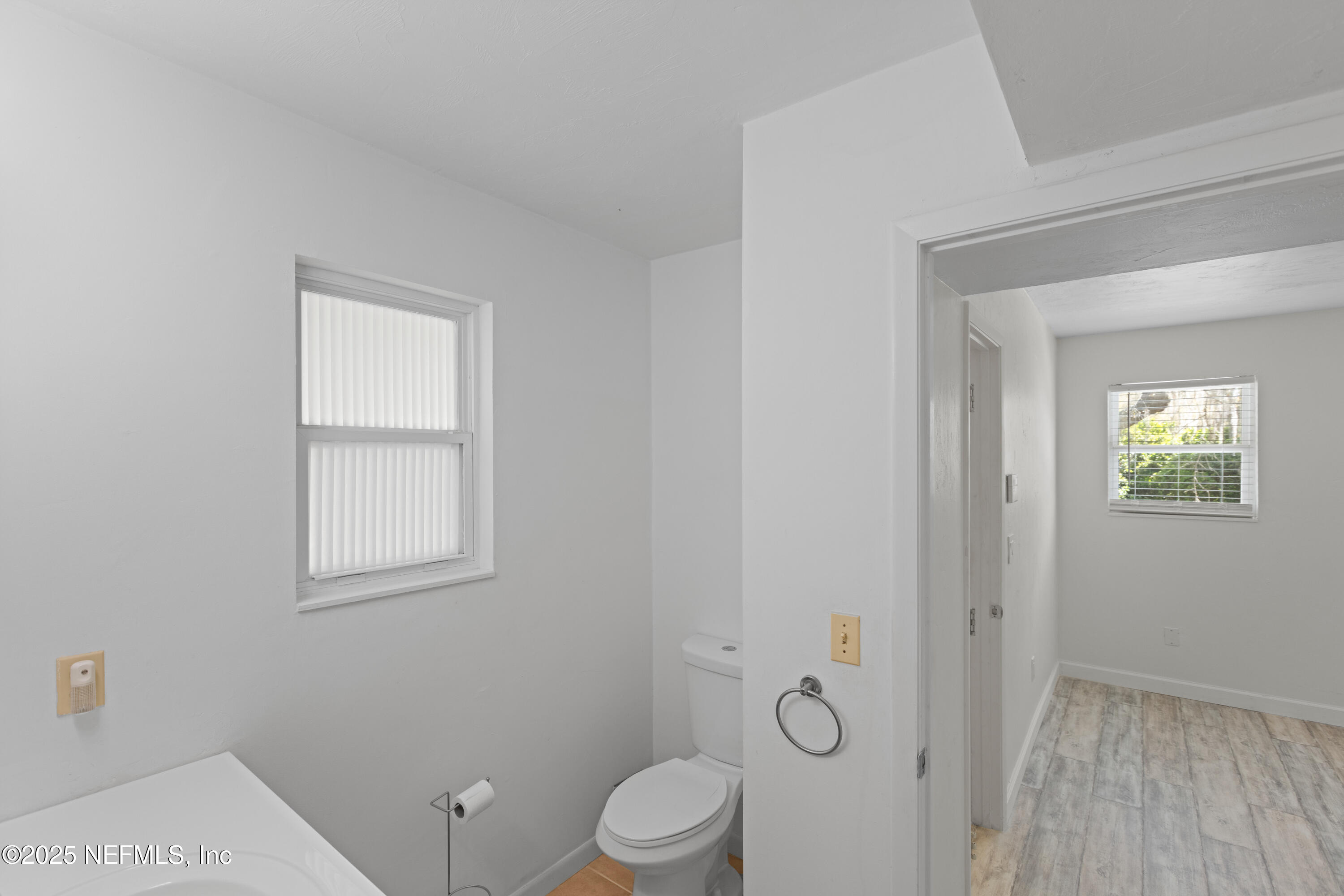 303 Southeast 3rd Avenue Melrose, FL 32666 - Photo 35 of 90 Jack & Jill Bath