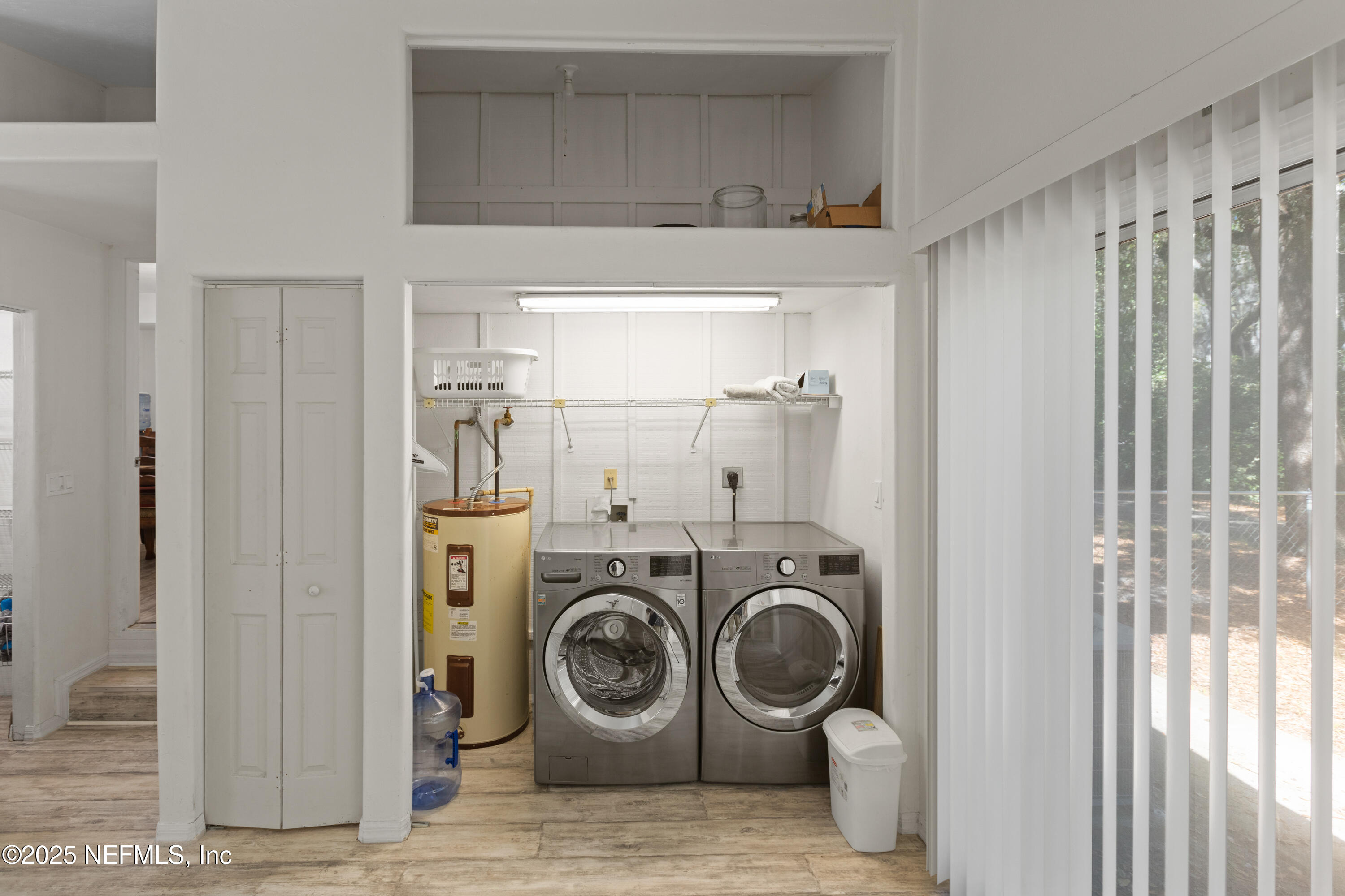 303 Southeast 3rd Avenue Melrose, FL 32666 - Photo 45 of 90 a utility room with dryer and washer