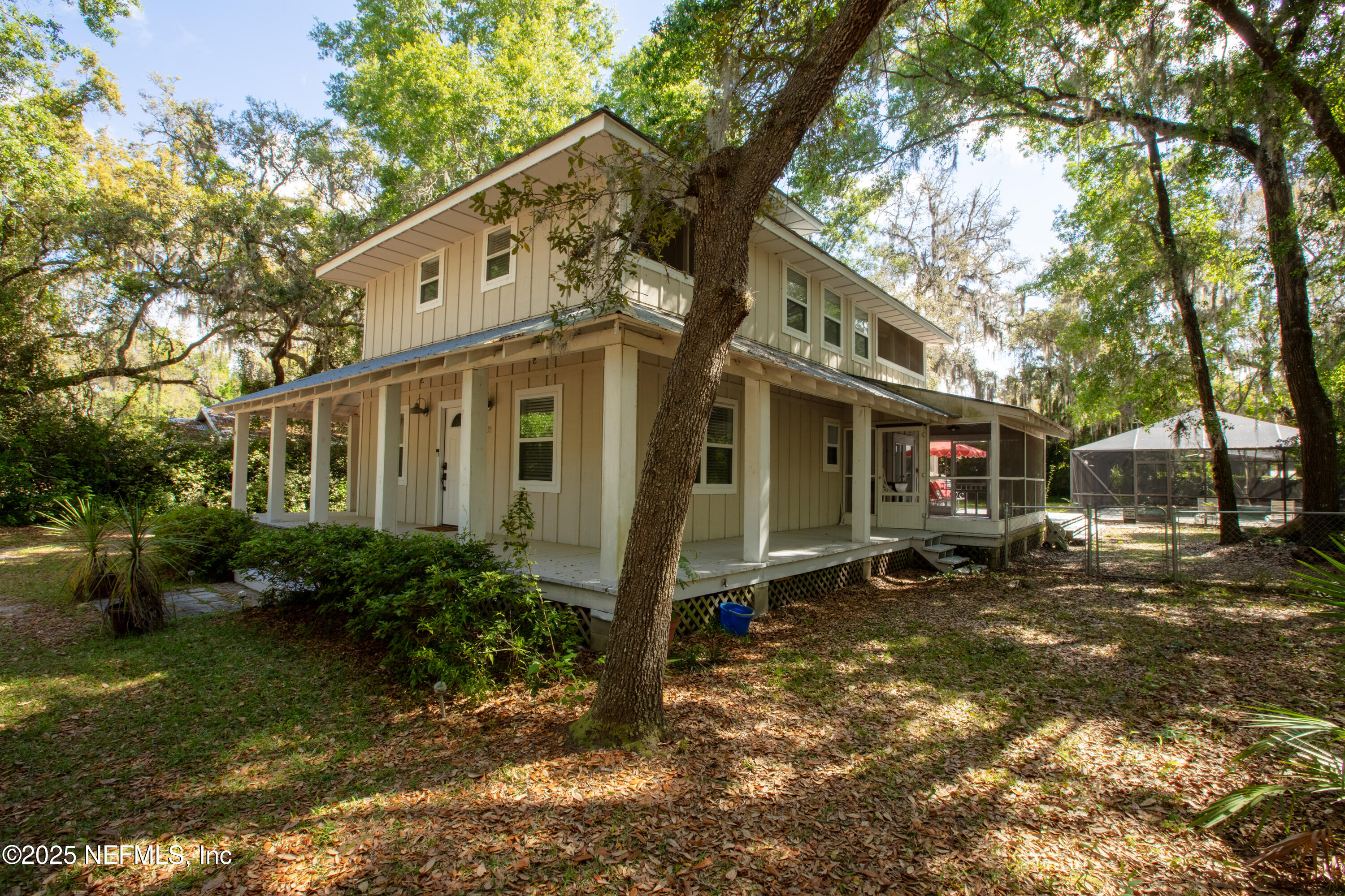 303 Southeast 3rd Avenue Melrose, FL 32666 - Photo 48 of 90 a front view of a house with a yard
