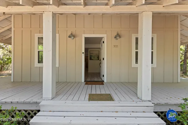 a view of livingroom with hardwood floor and ceiling fan