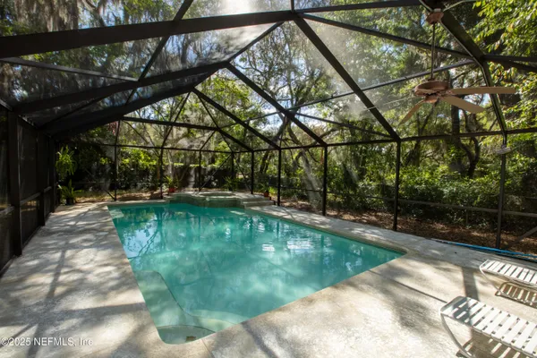 $467,900 | 303 Southeast 3rd Avenue, Melrose, FL 32666