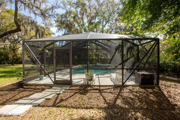 $467,900 | 303 Southeast 3rd Avenue, Melrose, FL 32666