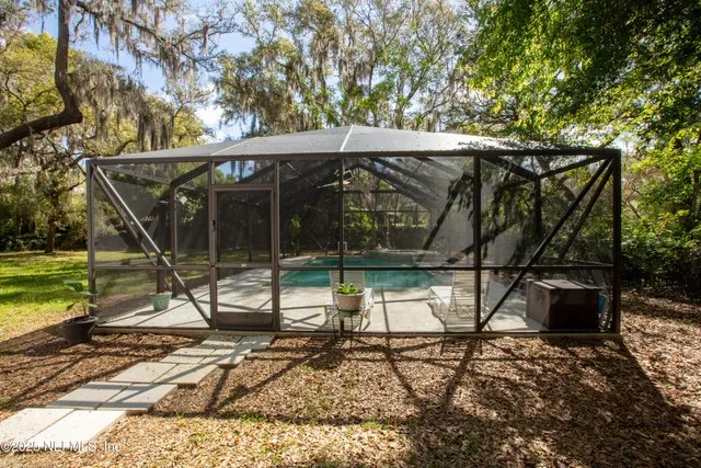 $467,900 | 303 Southeast 3rd Avenue, Melrose, FL 32666