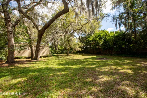 $467,900 | 303 Southeast 3rd Avenue, Melrose, FL 32666