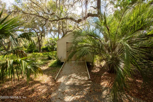 $467,900 | 303 Southeast 3rd Avenue, Melrose, FL 32666