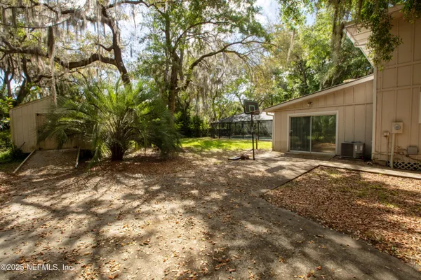 $467,900 | 303 Southeast 3rd Avenue, Melrose, FL 32666