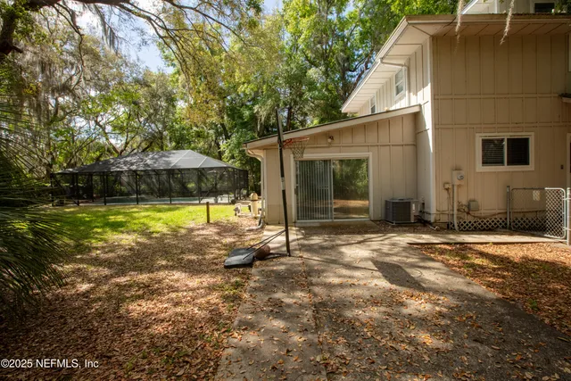 $467,900 | 303 Southeast 3rd Avenue, Melrose, FL 32666