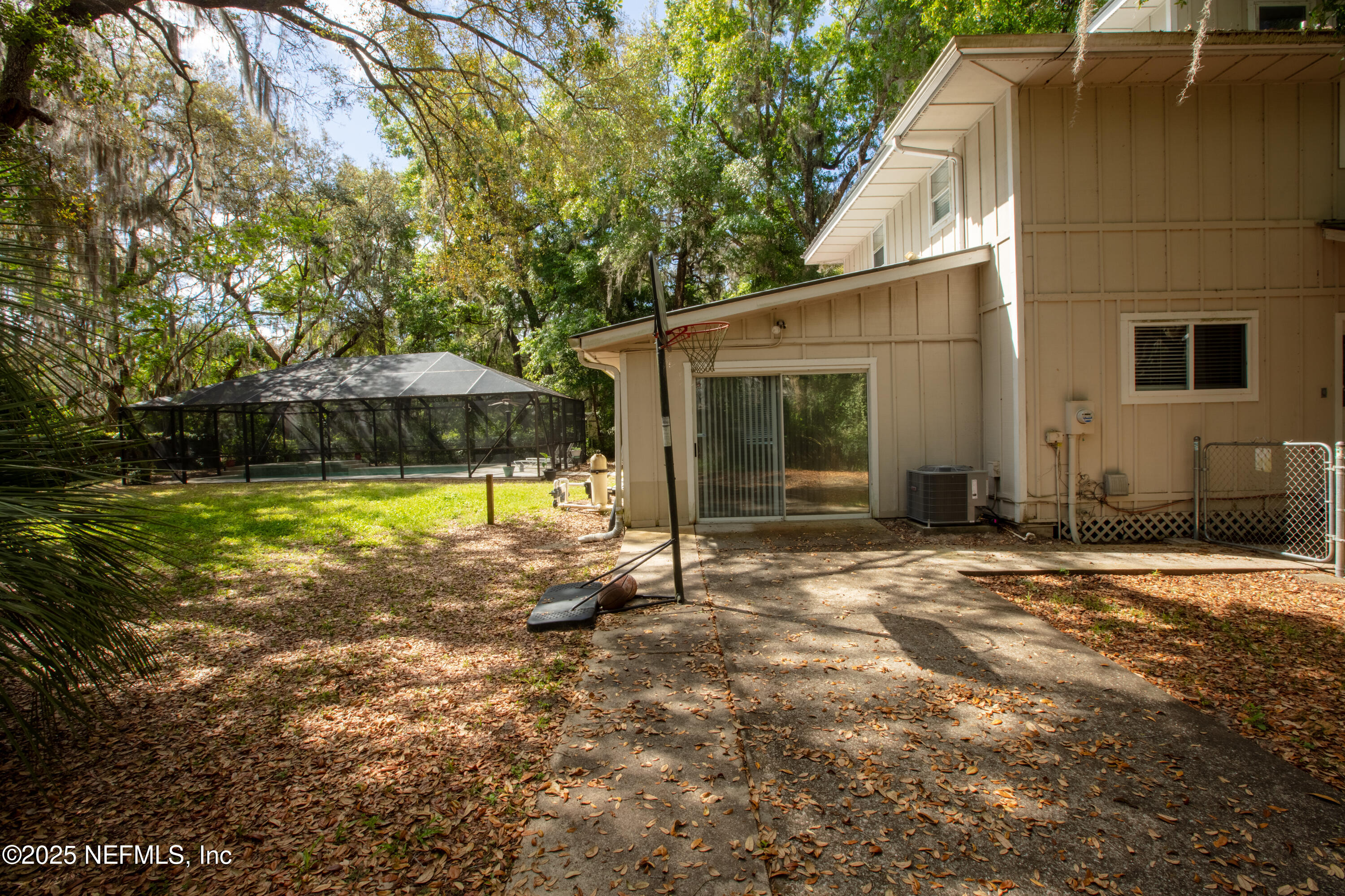 303 Southeast 3rd Avenue Melrose, FL 32666 - Photo 69 of 90 a view of a house with backyard and sitting area