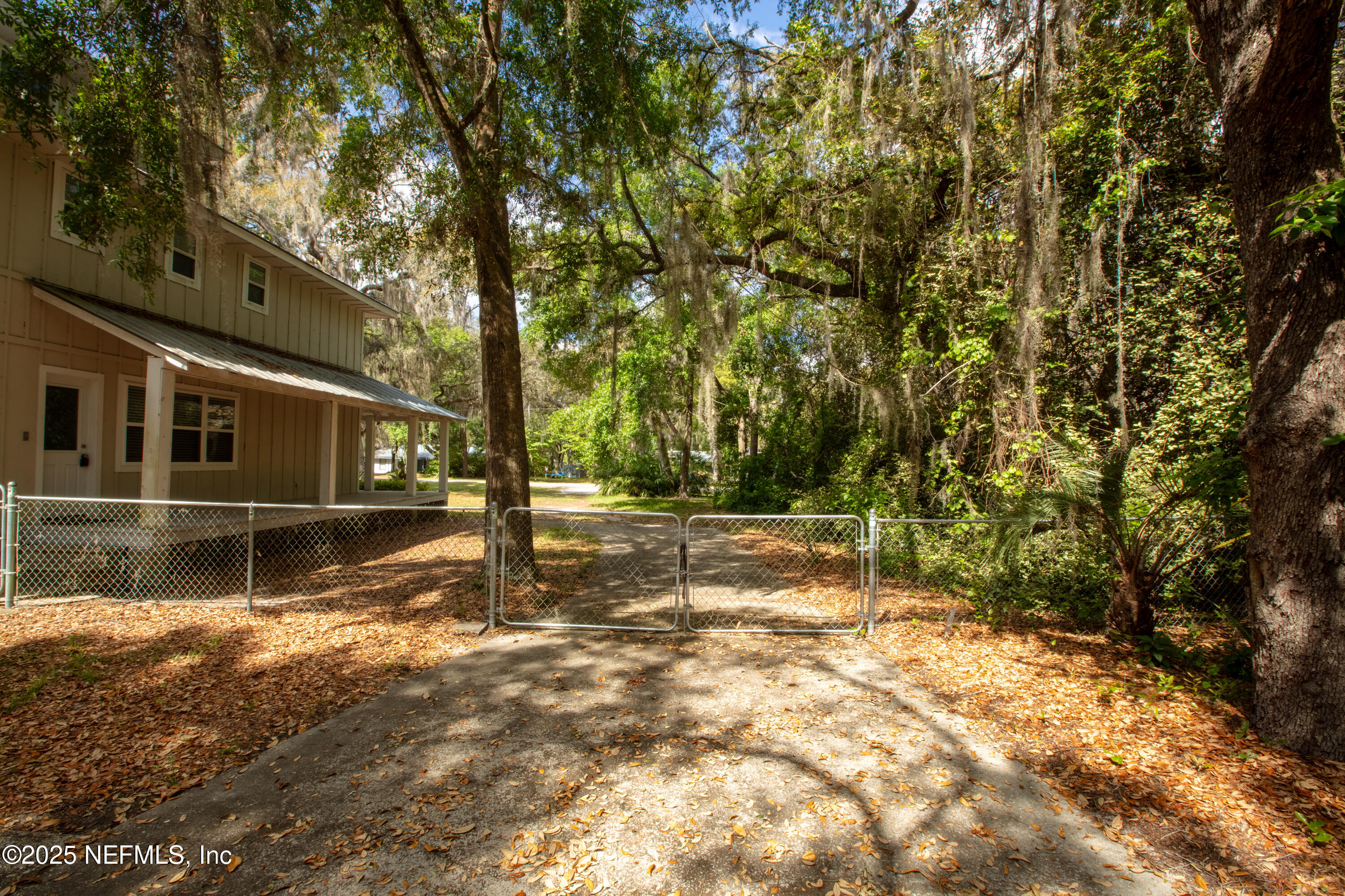 303 Southeast 3rd Avenue Melrose, FL 32666 - Photo 71 of 90 a view of outdoor space with garden