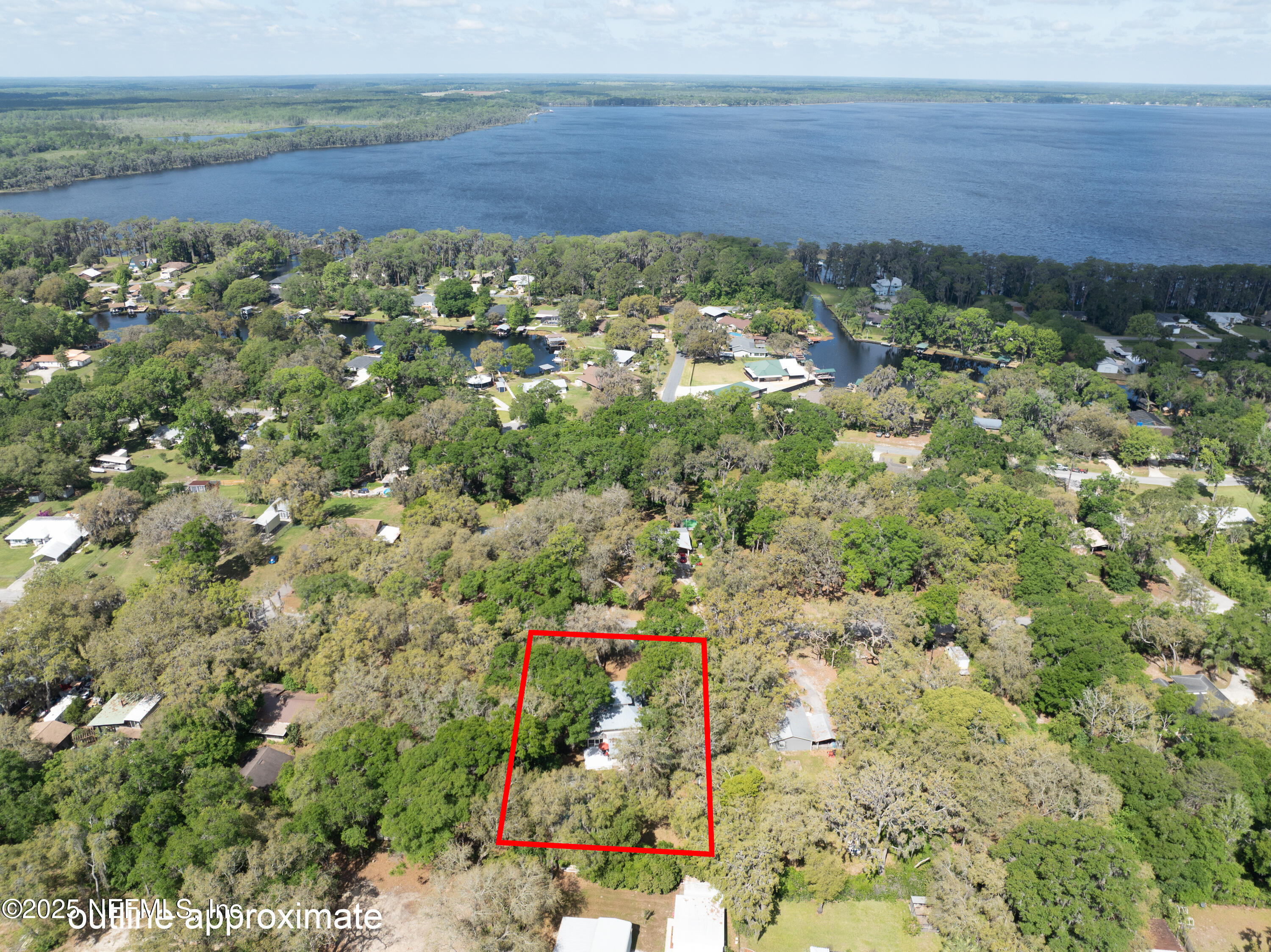 303 Southeast 3rd Avenue Melrose, FL 32666 - Photo 78 of 90 a view of a large yard