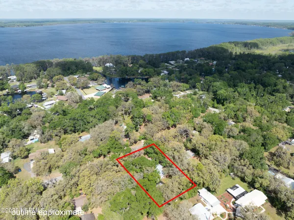 $467,900 | 303 Southeast 3rd Avenue, Melrose, FL 32666