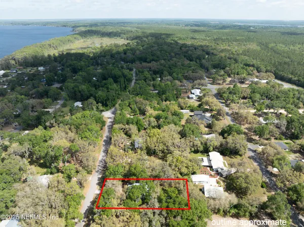 $467,900 | 303 Southeast 3rd Avenue, Melrose, FL 32666