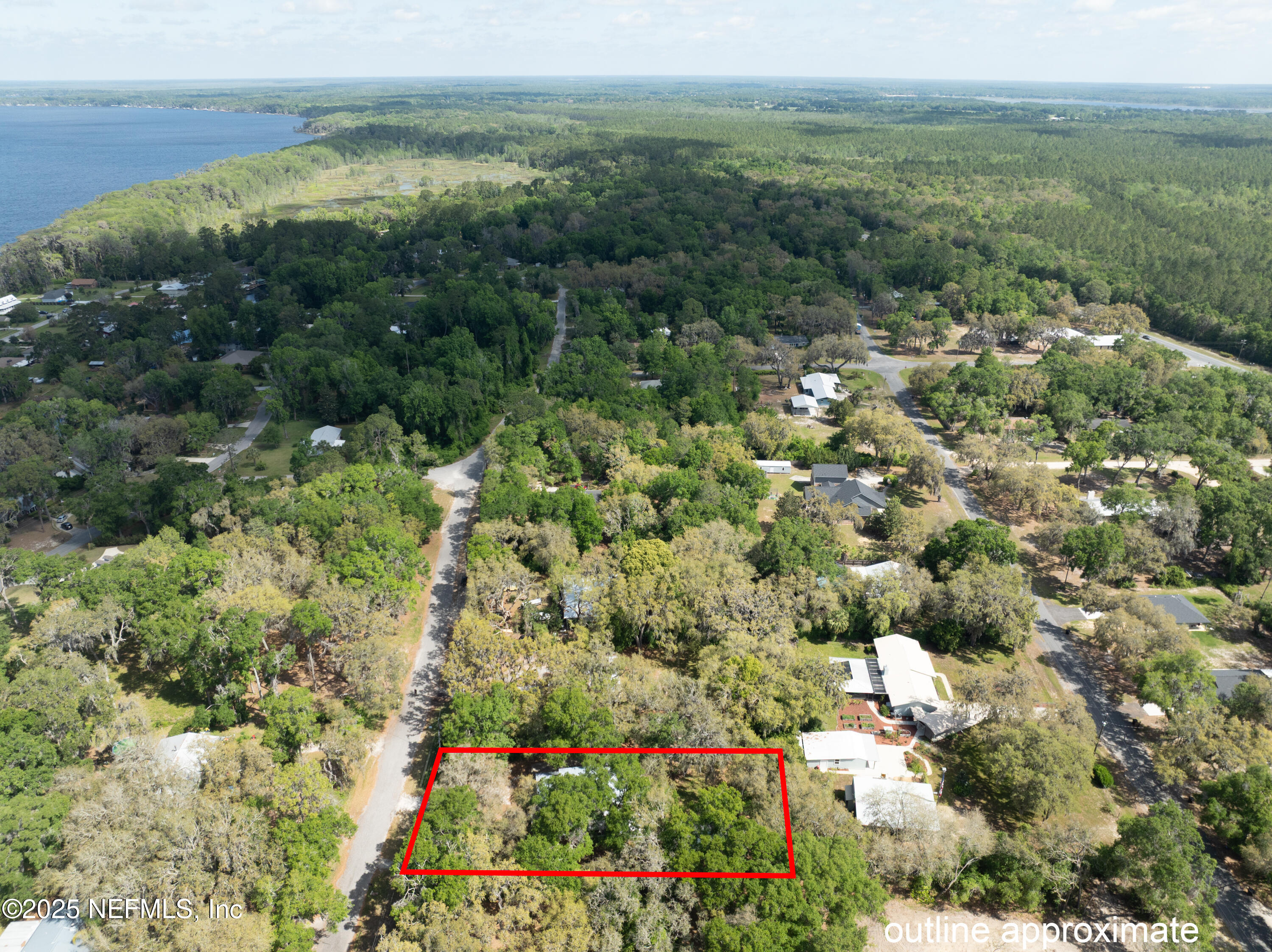 303 Southeast 3rd Avenue Melrose, FL 32666 - Photo 81 of 90 a view of a lake with a house