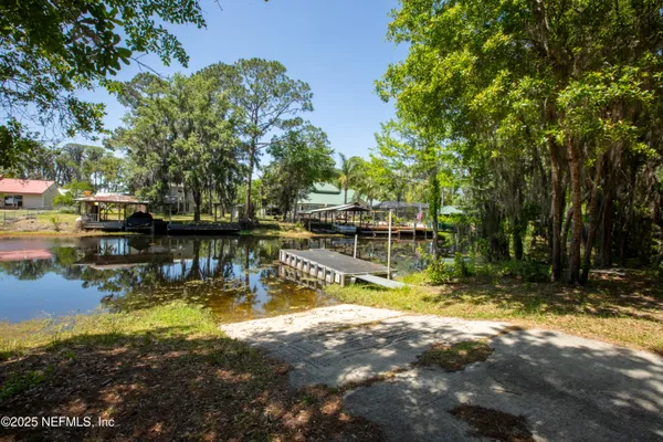 $467,900 | 303 Southeast 3rd Avenue, Melrose, FL 32666