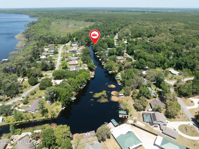 $467,900 | 303 Southeast 3rd Avenue, Melrose, FL 32666