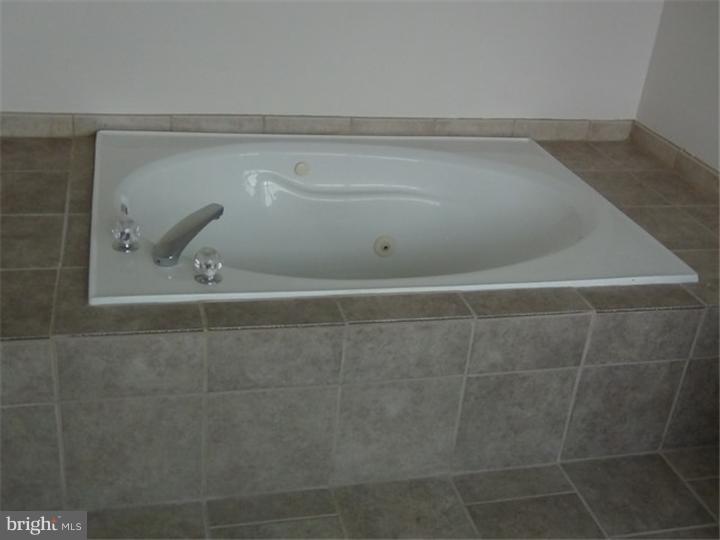 44 Pondview Lane Sicklerville, NJ 08081 - Photo 10 of 13