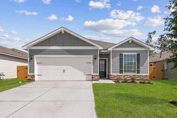 $1,880 | 15450 Maple Ter Drive, Conroe, TX 77303