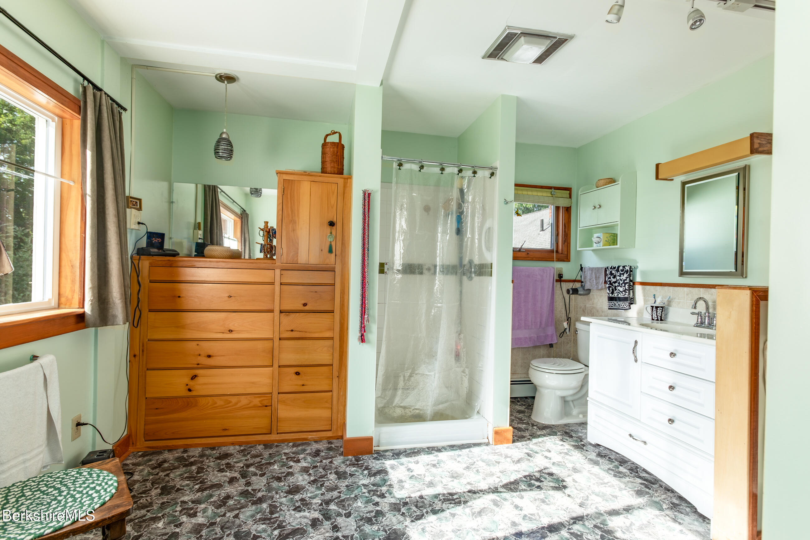 28 Adelaide Avenue Pittsfield, MA 01201 - Photo 9 of 31 image-10