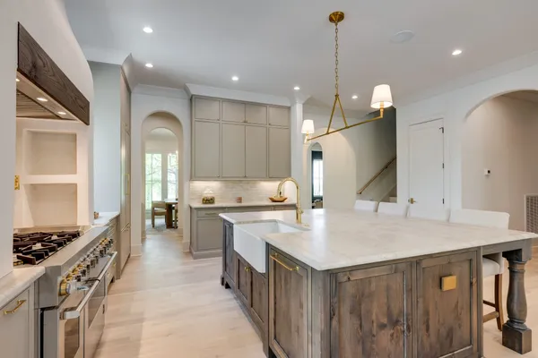 $2,275,000 | 811 Neartop Drive, Nashville, TN 37205