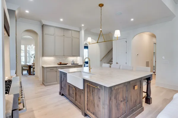 $2,275,000 | 811 Neartop Drive, Nashville, TN 37205