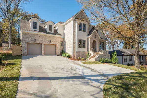 $2,275,000 | 811 Neartop Drive, Nashville, TN 37205
