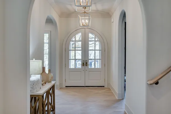 $2,275,000 | 811 Neartop Drive, Nashville, TN 37205