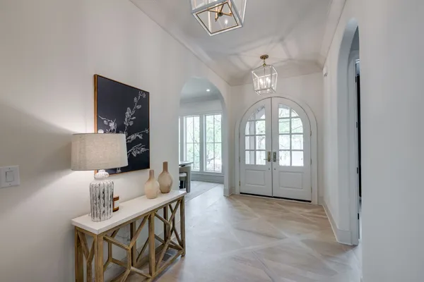 $2,275,000 | 811 Neartop Drive, Nashville, TN 37205