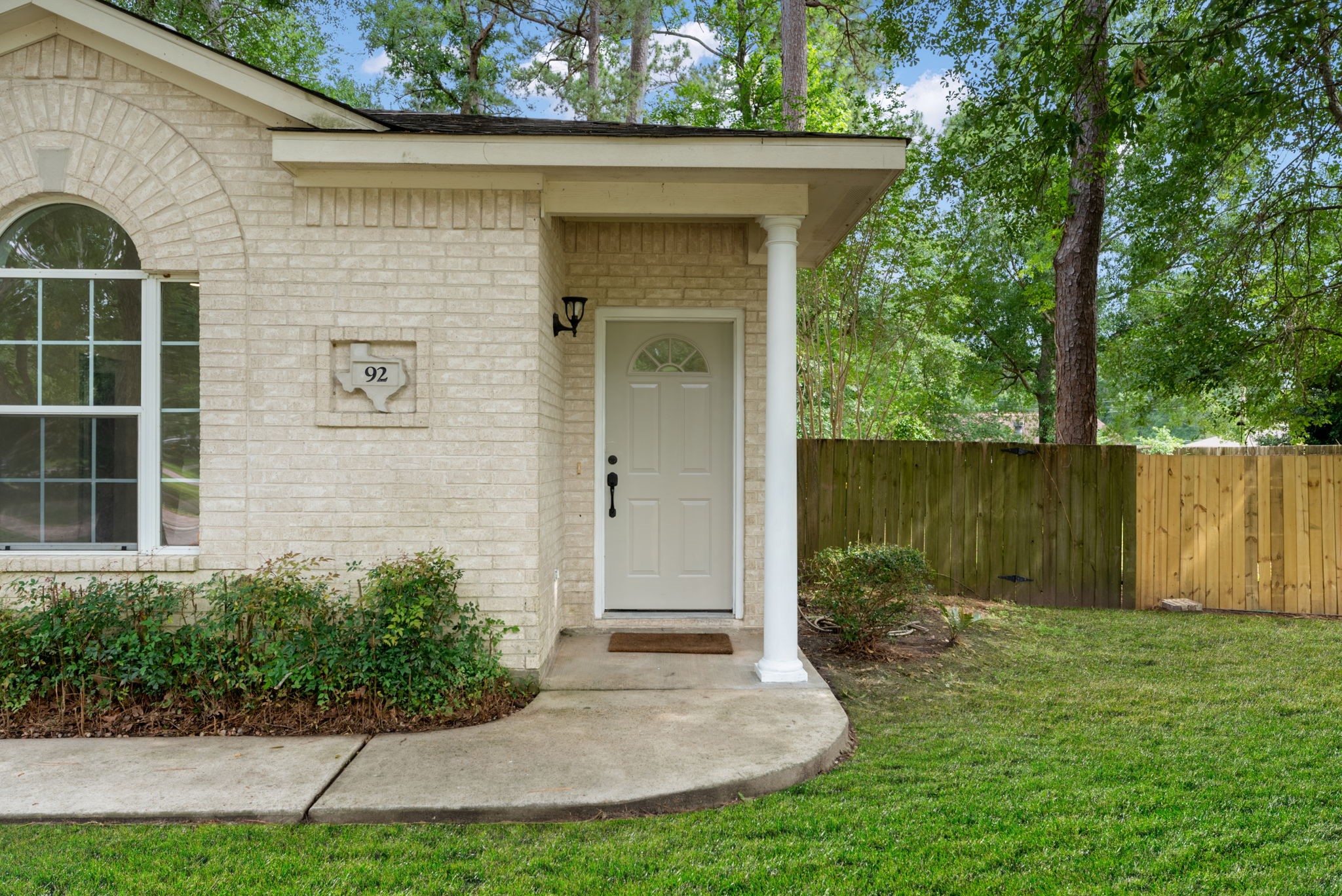 92 Tupelo Lane Conroe, TX 77304 - Photo 3 of 21 a front view of a house with garden