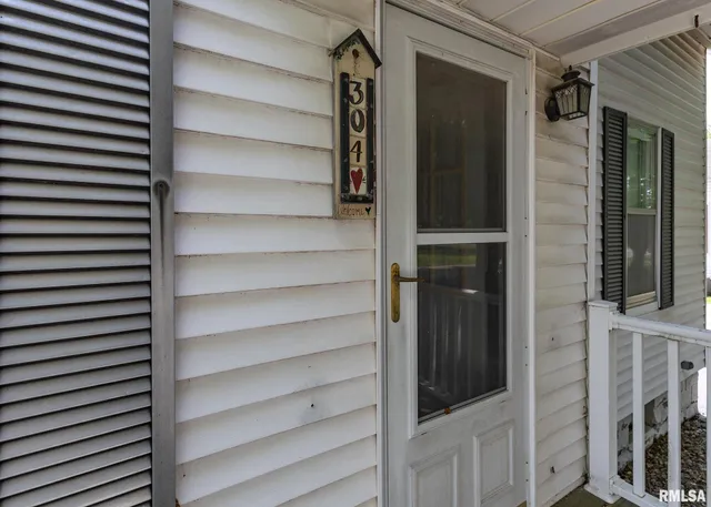 $115,000 | 304 South 5th Avenue, New Windsor, IL 61465