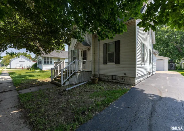 $115,000 | 304 South 5th Avenue, New Windsor, IL 61465