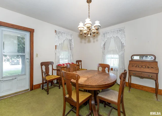 $115,000 | 304 South 5th Avenue, New Windsor, IL 61465