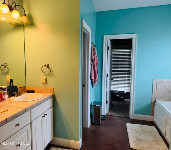 $385,000 | 8 Audubon Place, Natchez, MS 39120