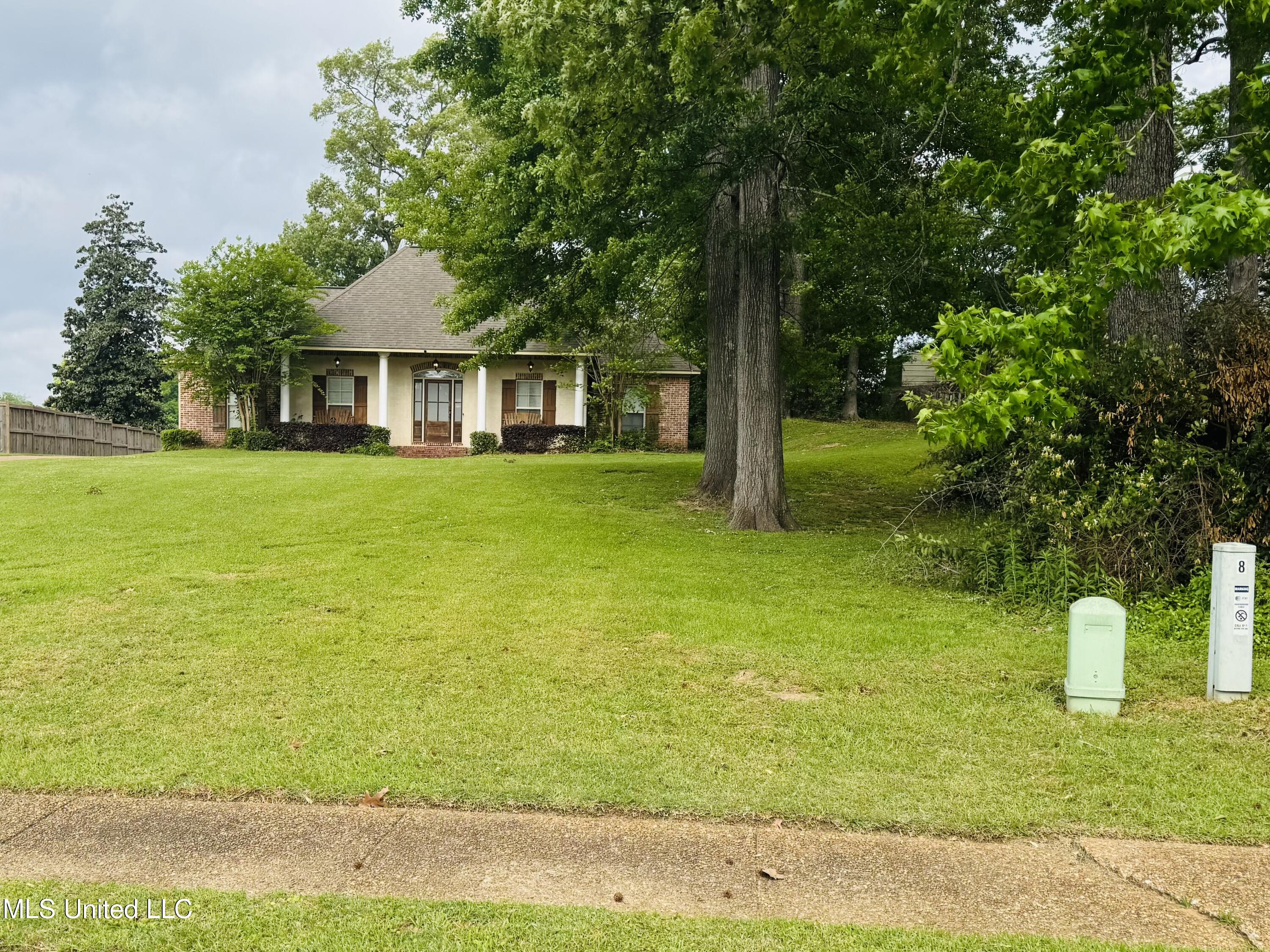 8 Audubon Place Natchez, MS 39120 - Photo 2 of 30 IMG_4342