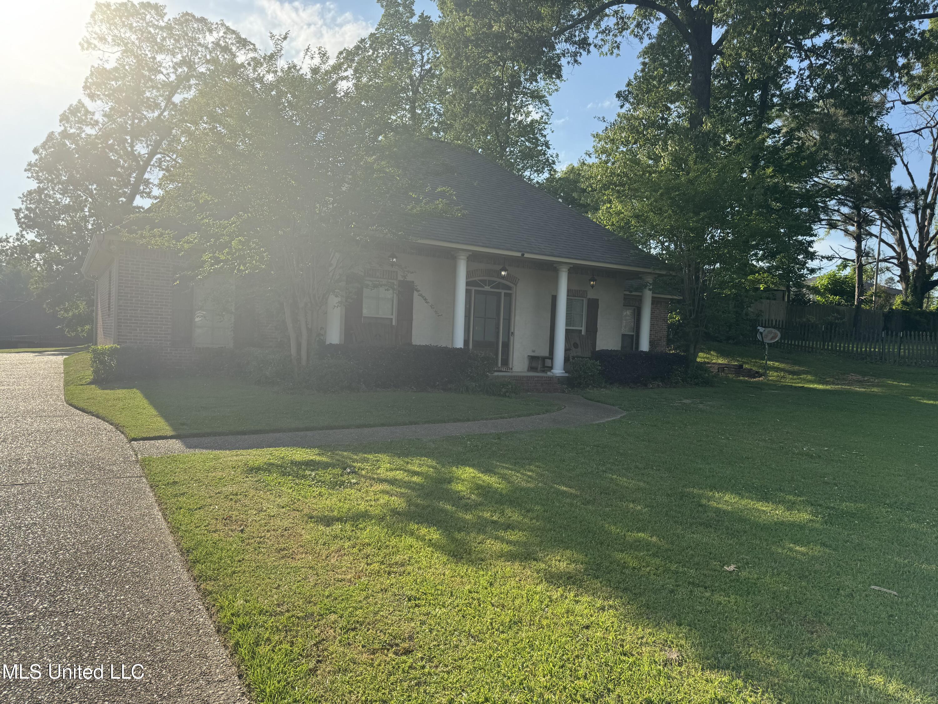 8 Audubon Place Natchez, MS 39120 - Photo 5 of 30 IMG_4335