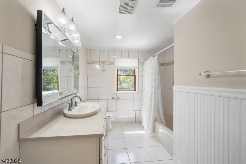 124 Crain Road Paramus, NJ 07652 - Photo 28 of 48
