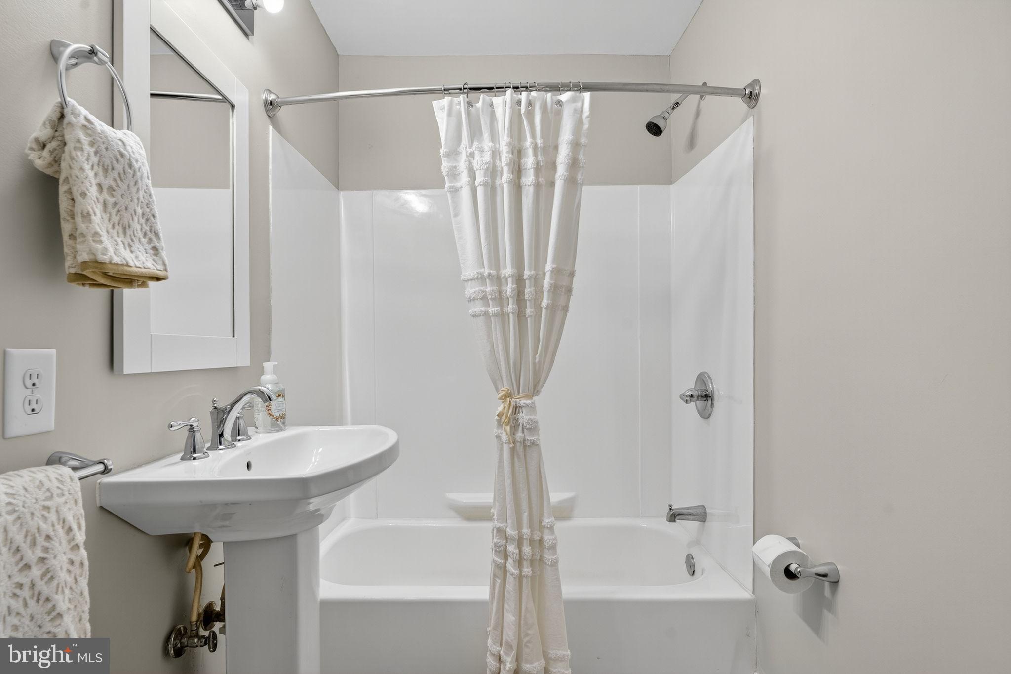 10048 Dahlgren Road King George, VA 22485 - Photo 36 of 51 Hall Full Bath