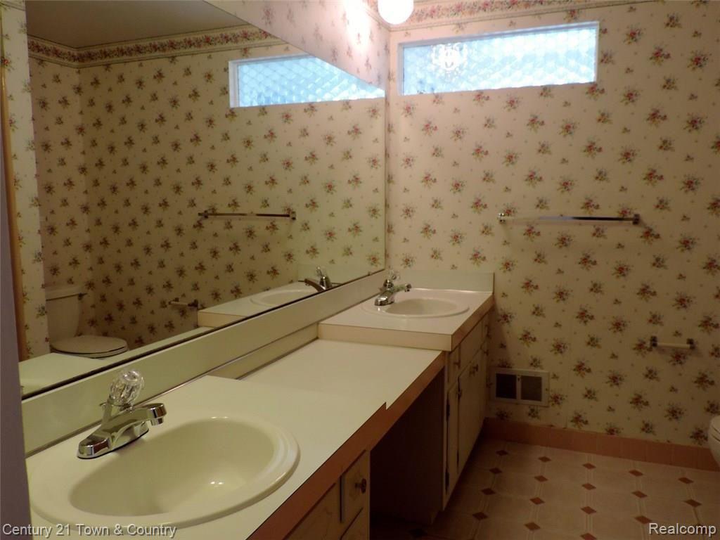 3916 Rolf Drive Warren, MI 48092 - Photo 16 of 26 DSCN7254.JPG