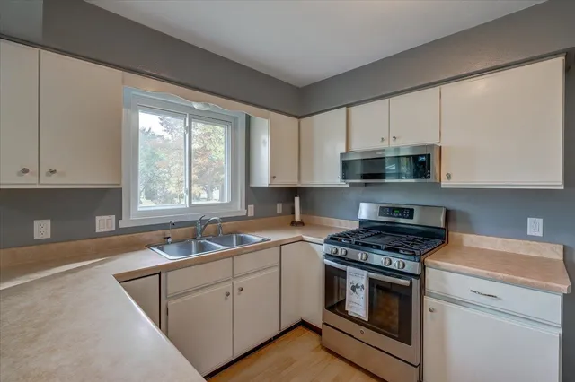 $355,000 | 90 East Countryside Drive, Evansville, WI 53536