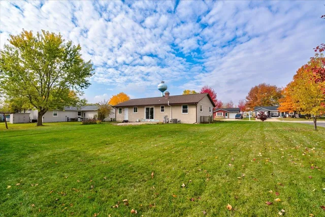 $355,000 | 90 East Countryside Drive, Evansville, WI 53536