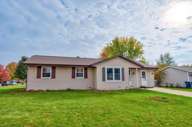 $355,000 | 90 East Countryside Drive, Evansville, WI 53536