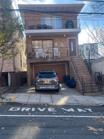 $1,650 | 653 39th Street, Unit 1B, Union City, NJ 07087