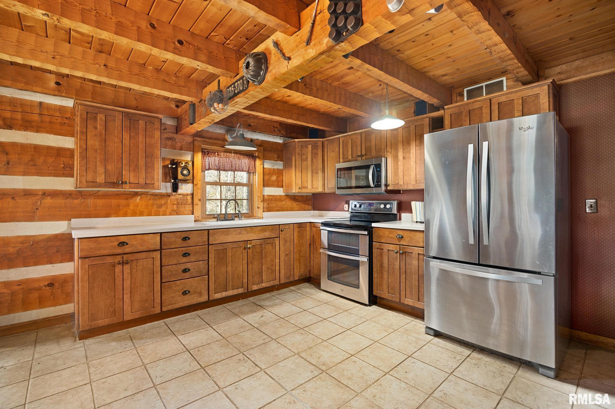 438 Tazewood Road Metamora, IL 61548 - Photo 12 of 36