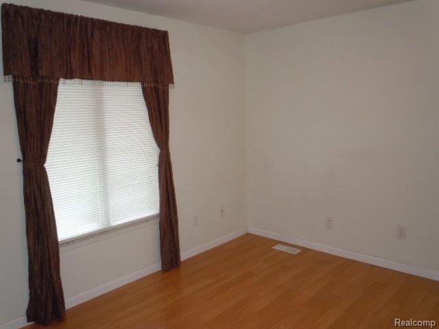 51186 South Foster Road New Baltimore, MI 48047 - Photo 14 of 26 Bedrm 2.JPG