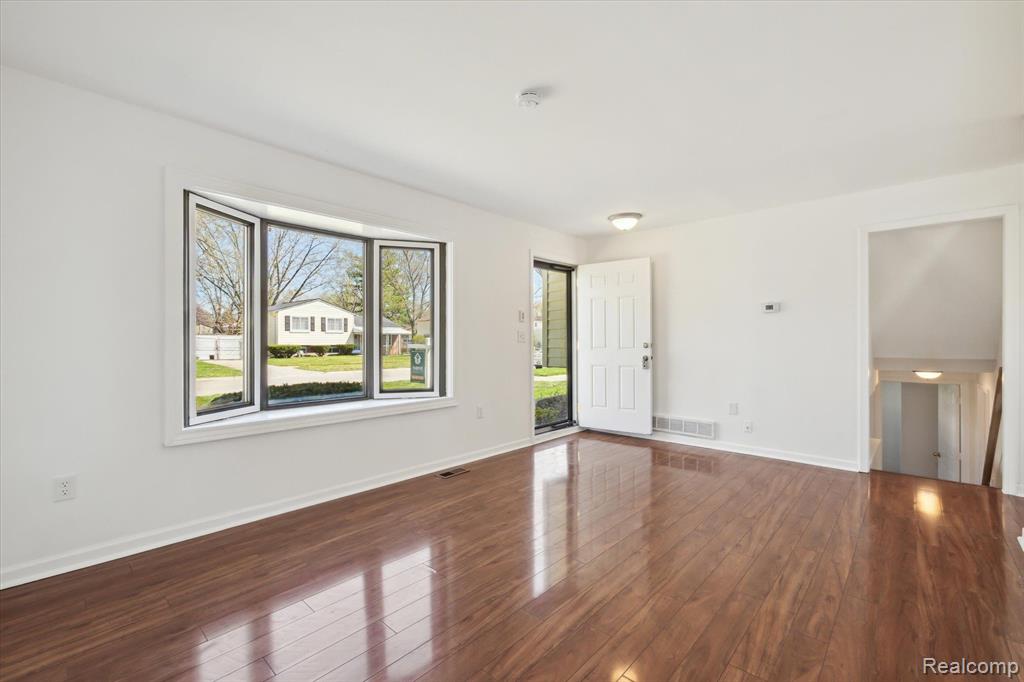 15774 Springhill Street Romulus, MI 48174 - Photo 8 of 40