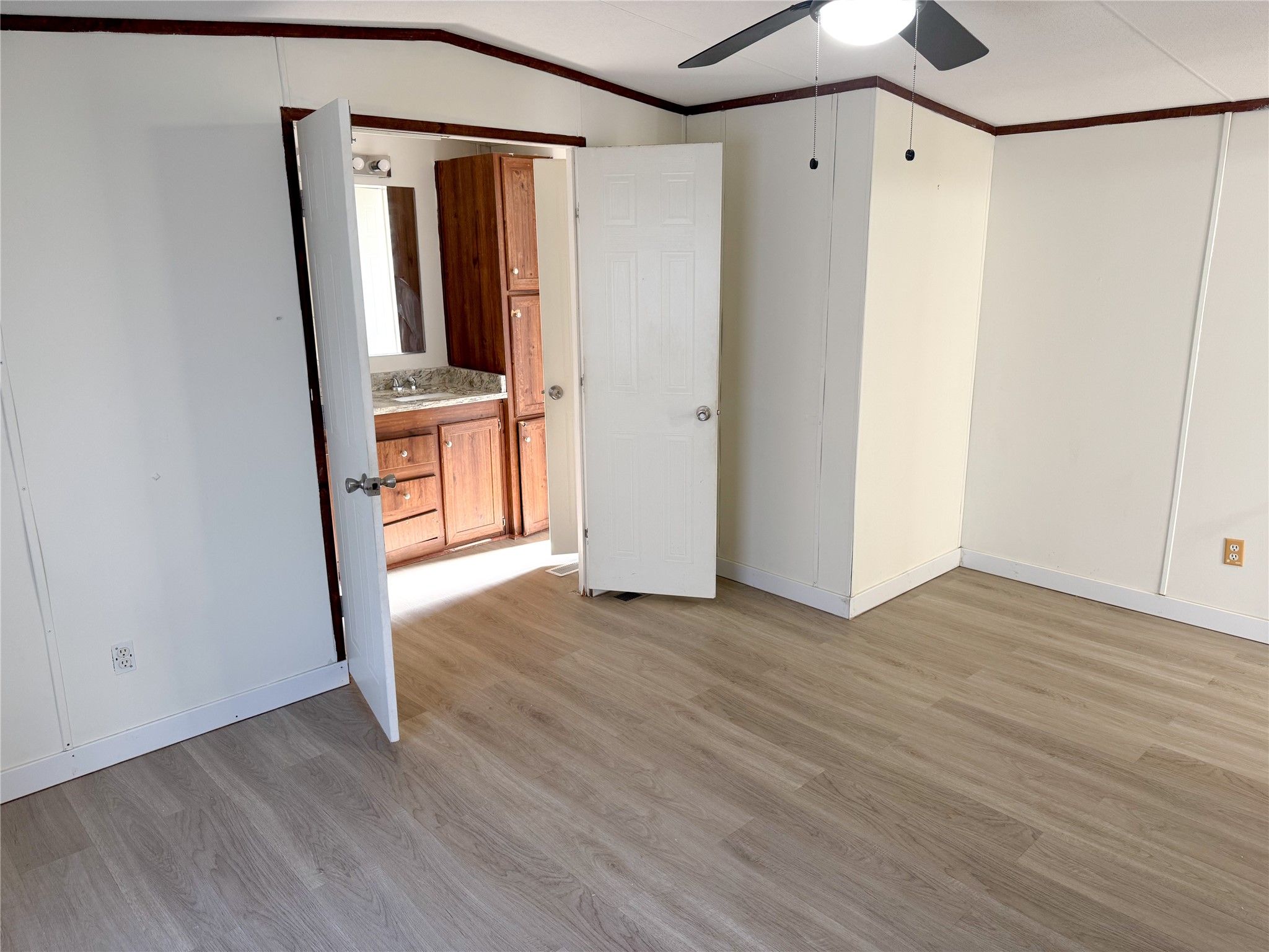39 County Road 3478 Cleveland, TX 77327 - Photo 12 of 20 Primary bedroom