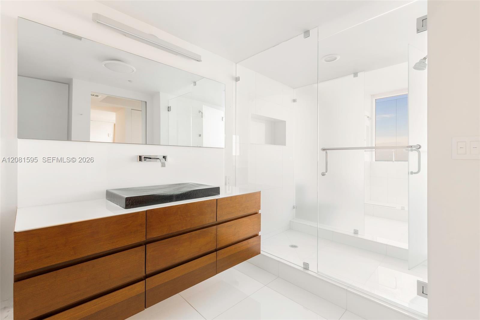 400 Alton Road, Unit 2101 Miami Beach, FL 33139 - Photo 17 of 25 Gallery Image 17