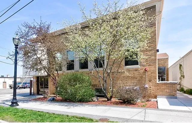 $1,900 | 95 Grant Street, Unit 4, Crystal Lake, IL 60014